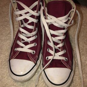 Women’s high top maroon converse